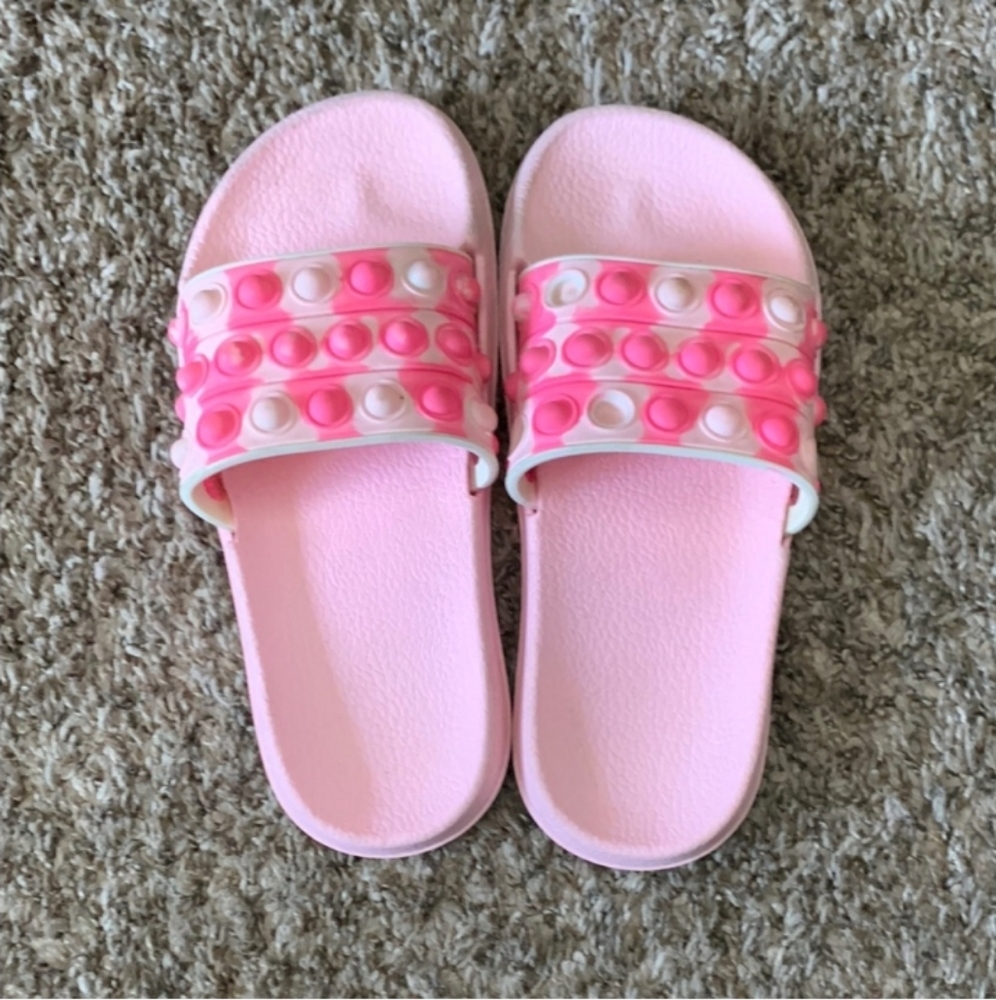 Girls youth Pop It sandals sz 3-4. Light pinks!!